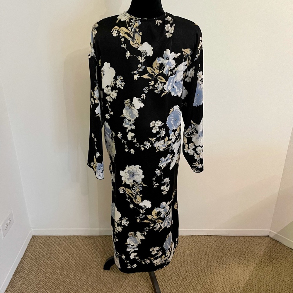 Fashion Nova Black Blue Floral Long Sleeve Kimono Jacket Size Medium - Picture 4 of 4